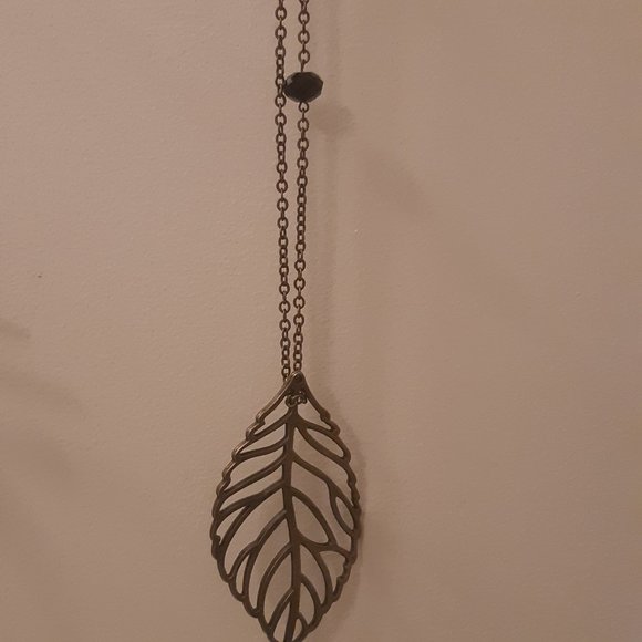 Leaf Neckless - Picture 4 of 5